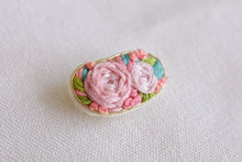 Load image into Gallery viewer, Brooch - Oval-shaped Botanical

