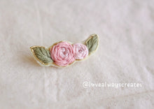 Load image into Gallery viewer, Brooch - Roses
