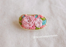Load image into Gallery viewer, Brooch - Oval-shaped Botanical
