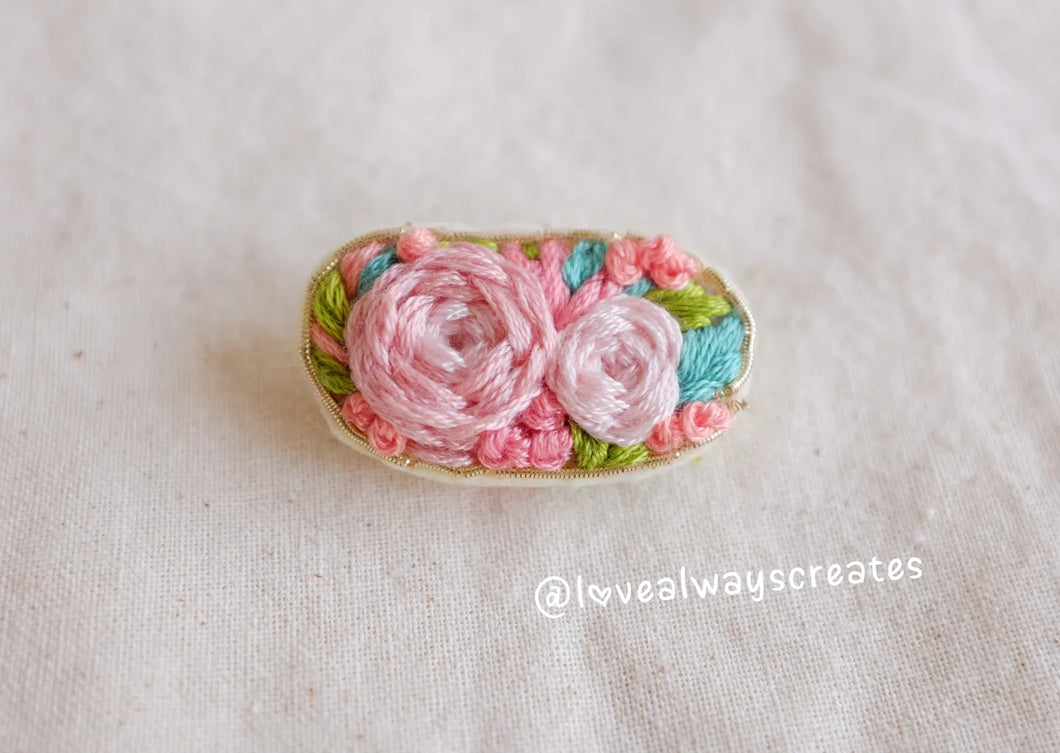 Brooch - Oval-shaped Botanical